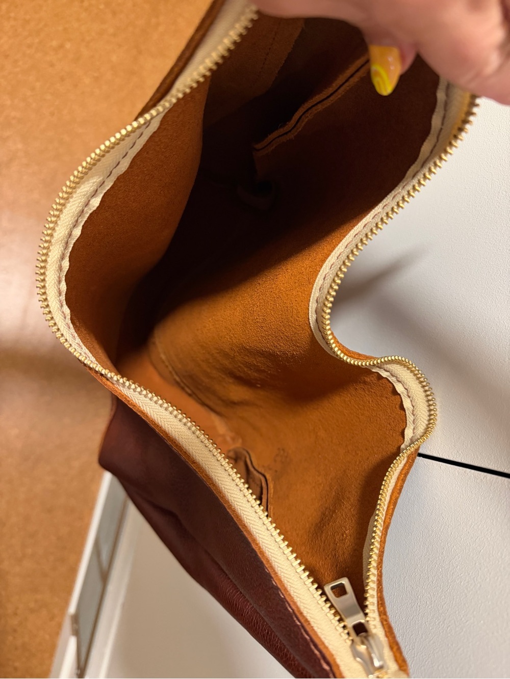 Portland Leather Medium Aspen Shoulder Bag - Picture 5 of 6